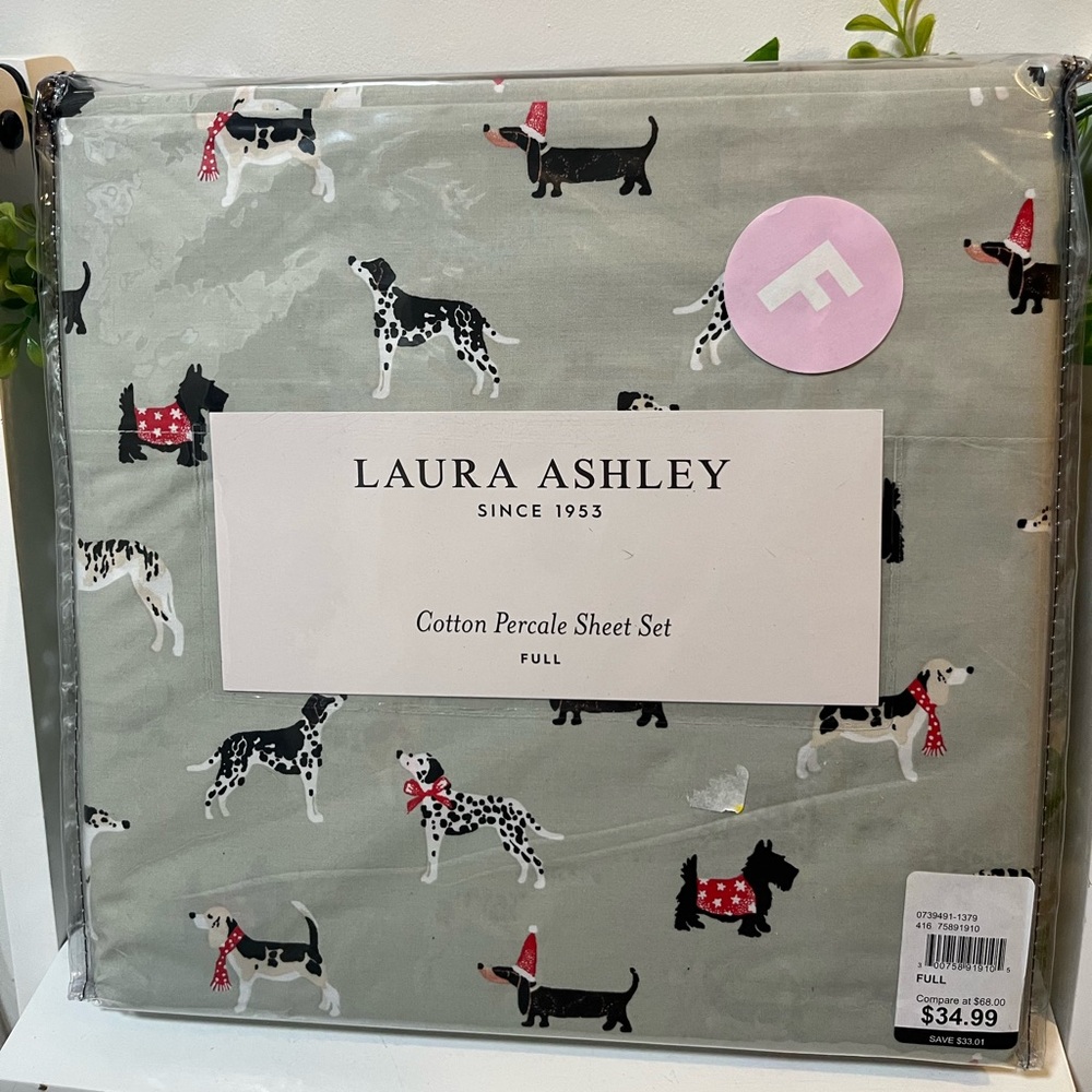 Laura Ashley sheet set with Christmas Dogs. Full size